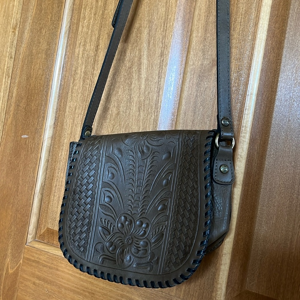 Leather Saddle Crossbody Bag P453209